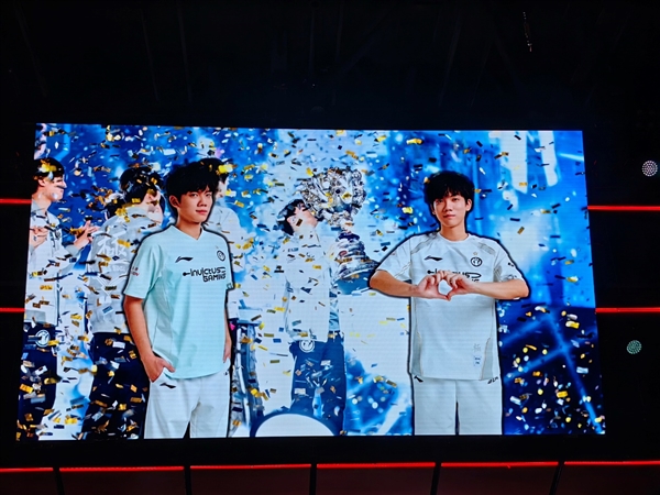 kaiyun开云·官方网站LPL 2024春季赛正式开打 首战即巅峰！Intel 14代酷睿强力助攻、升级AI(图10)