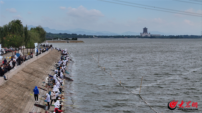 kaiyun中国官方网站“好运山东”2024首届山东户外运动季嘉年华主会场暨泰山户外运动嘉年华“泰山钓者”汶河垂钓邀请赛开赛(图2)